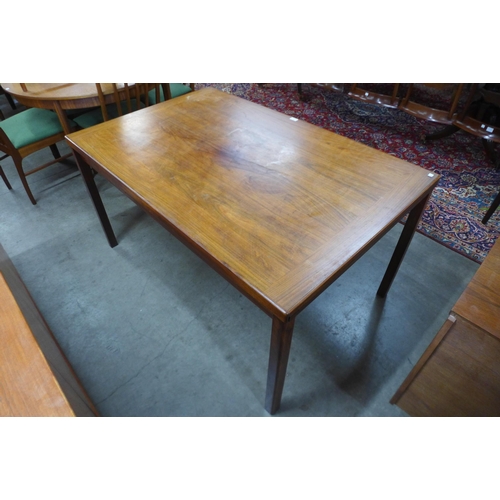 30 - A Danish rosewood extending dining table, CITES A10 no. 630306/05