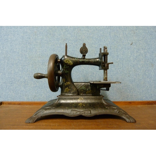 373 - A small Victorian sewing machine