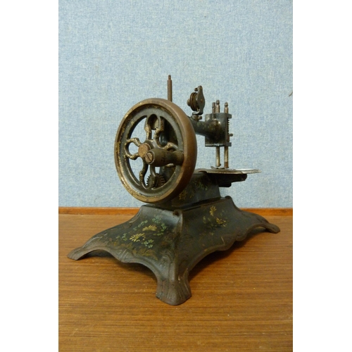 373 - A small Victorian sewing machine