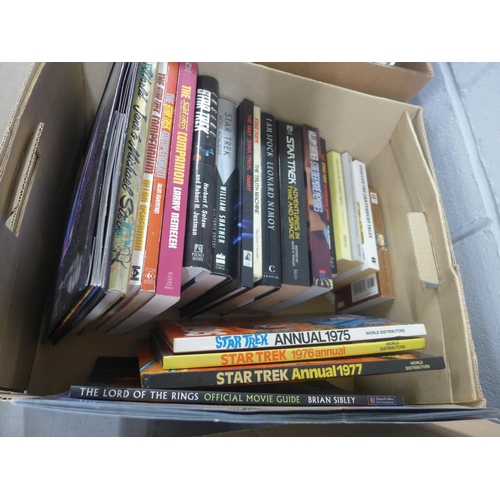 1092 - A collection of Star Trek books and annuals **PLEASE NOTE THIS LOT IS NOT ELIGIBLE FOR POSTING AND P... 