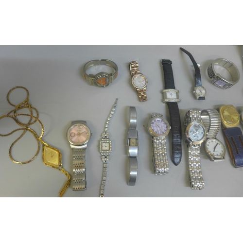 624 - A collection of lady's and gentleman's wristwatches (17)