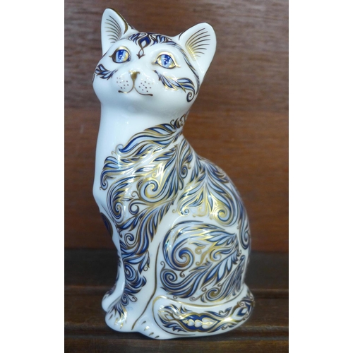 630 - A Royal Crown Derby paperweight, Majestic Cat, limited edition 100/3500, with gold stopper and certi... 