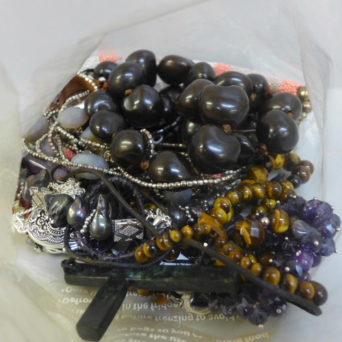 632 - Costume jewellery including nephrite jade and tiger's eye