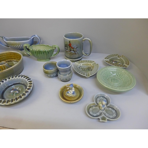 648 - Fourteen items of Irish Wade ceramics