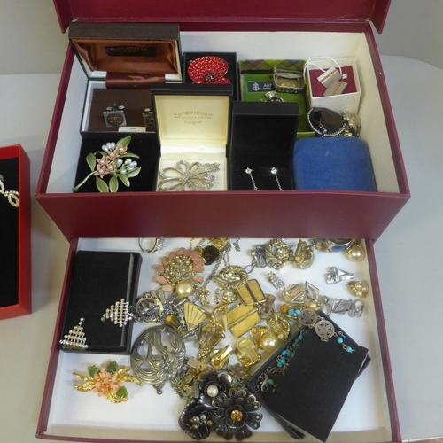 654 - Costume jewellery including clip-on earrings and cufflinks