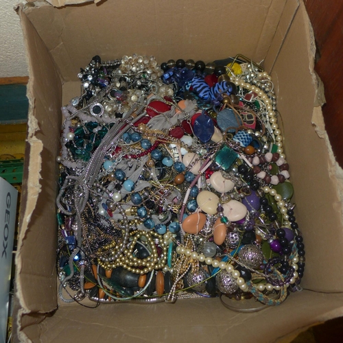 693 - A box of costume jewellery