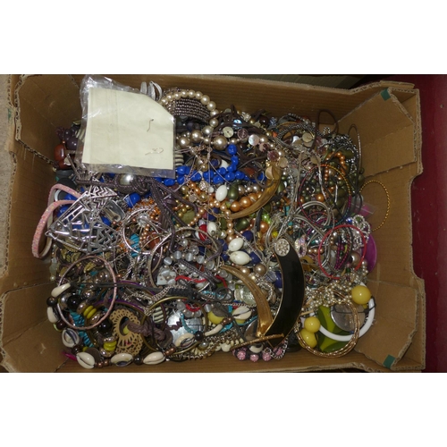 711 - A box of costume jewellery