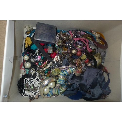 716 - A box of costume jewellery