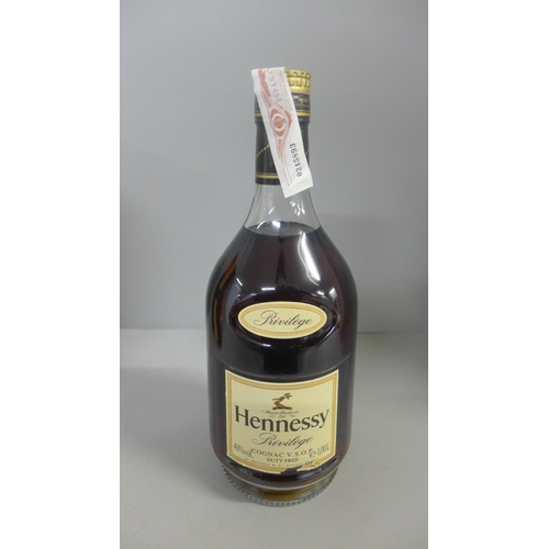 772 - A 1ltr bottle of Hennessey Cognac, boxed