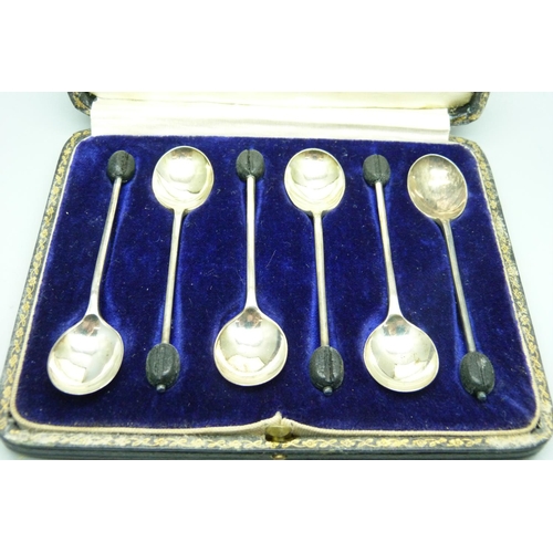 808 - A cased set of six silver coffee bean spoons, Sheffield 1941, 42g