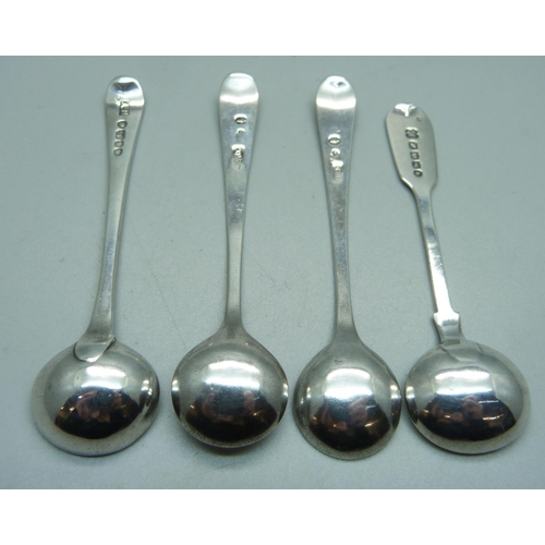 827 - Four 19th Century mustard spoons, 35g