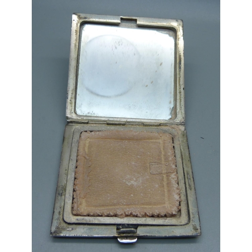 842 - An Art Deco silver compact, Birmingham 1920