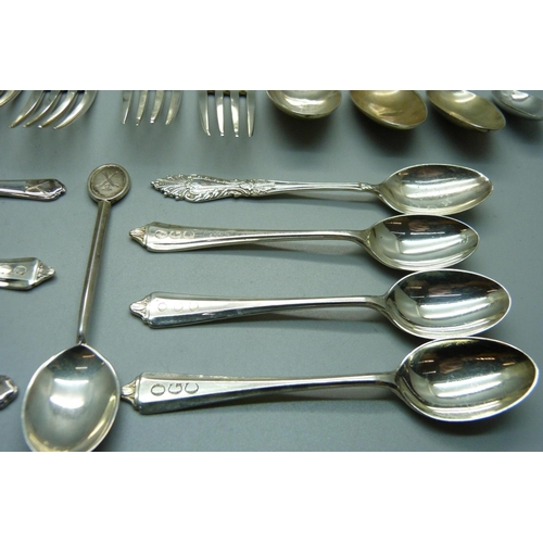 844 - A set of six George III silver forks, London 1798, eleven silver spoons and one other spoon, 526g