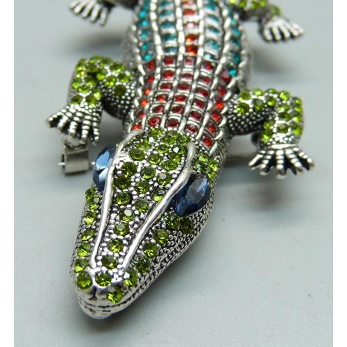 852 - A large crocodile brooch, 13.5cm