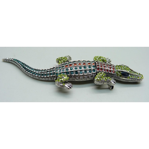 852 - A large crocodile brooch, 13.5cm