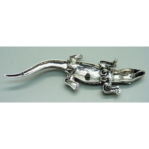 852 - A large crocodile brooch, 13.5cm