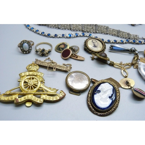 857 - Vintage jewellery, etc.