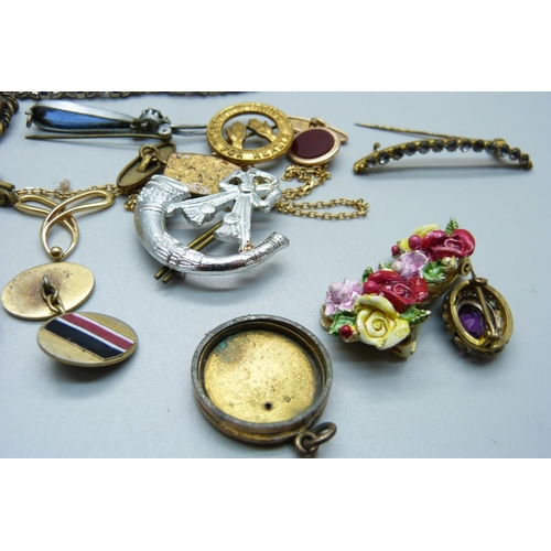 857 - Vintage jewellery, etc.