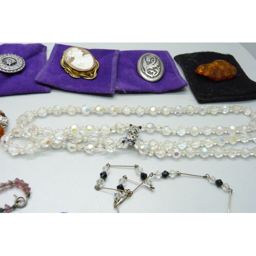 860 - Vintage jewellery