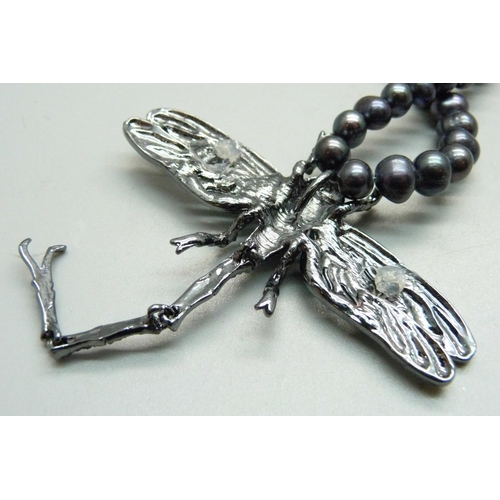 863 - A freshwater pearl and dragonfly necklace