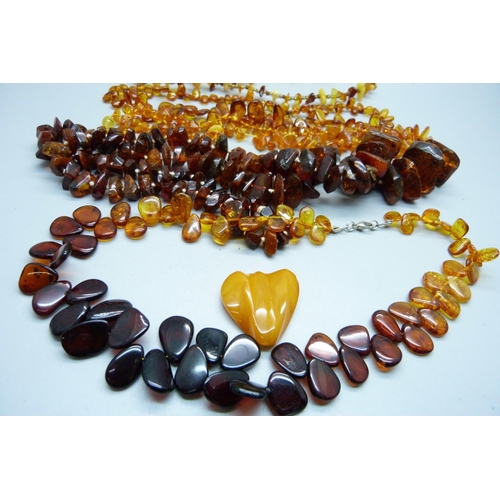 868 - Amber jewellery