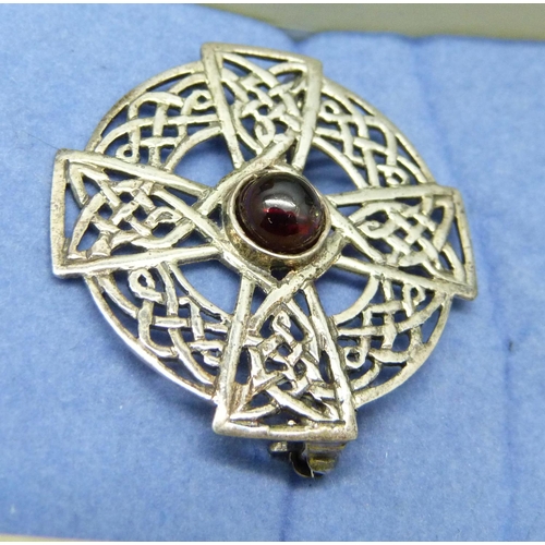 899 - A collection of Celtic silver jewellery, boxed