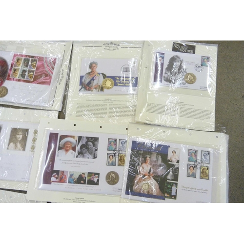 901 - A collection of HM The Queen Mother coin covers including 8 x Five Pounds coins and a mint stamp col... 