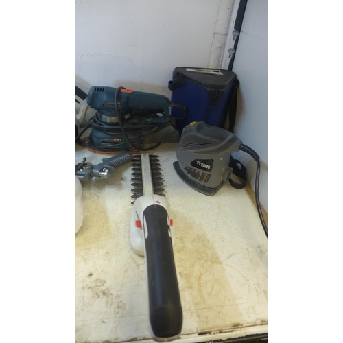 2016 - Power tools job lot: MacAllister electric plane; Black and Decker and Titan detail sanders, mini pla... 