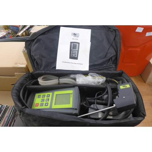 2068 - TPI combustion flue gas analyser/gas tester in case