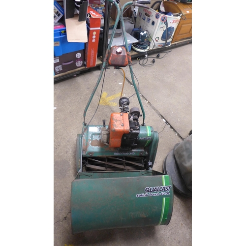 2428 - Qualcast Suffolk Punch 43 DL' petrol-driven lawn mower