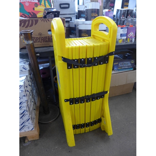 2445 - Portable concertina safety barrier RRP £389