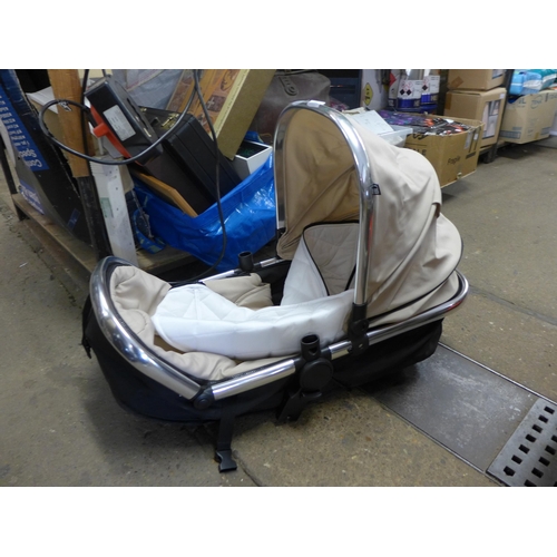 2446 - Mothercare travel system multi function pushchair