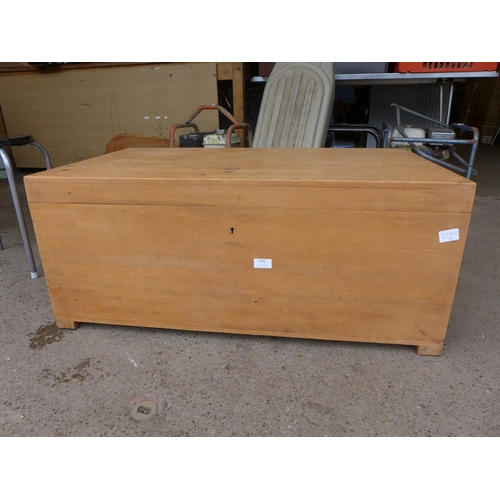 2462 - Vintage 60 x 40cm wood tool chest