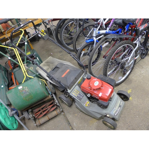 2471 - Honda 404 self-propelled petrol-driven mower