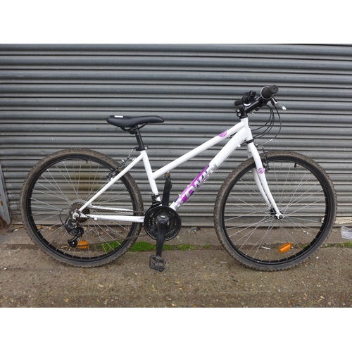 2474 - B-Twin Rock Rider women's mountain bike/bicycle/MTB - Police repossession