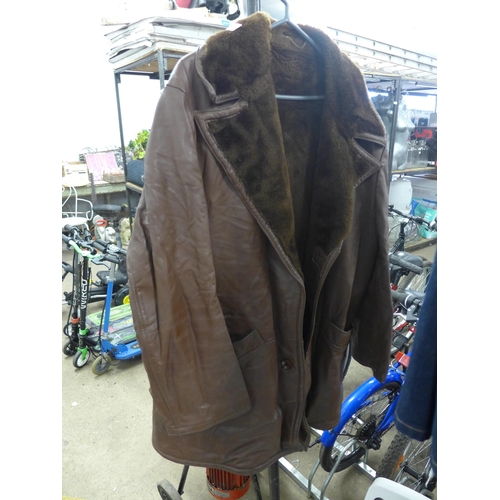 2479 - 1970's men's Borg brown leather overcoat/jacket