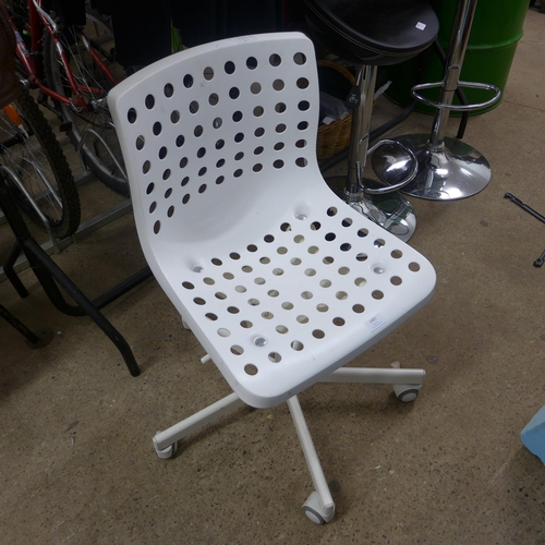 2481 - White vinyl pneumatic fall-rise office chair - W