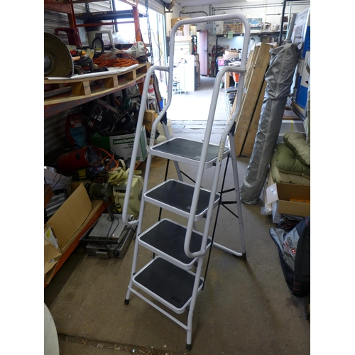 2485 - 4-Rung rubberised step ladder with handrails