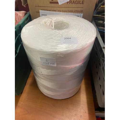 2064 - Big ball of approx 250m polypropylene/synthetic string