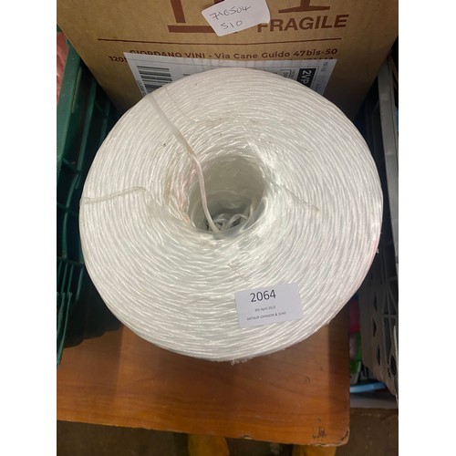 2064 - Big ball of approx 250m polypropylene/synthetic string