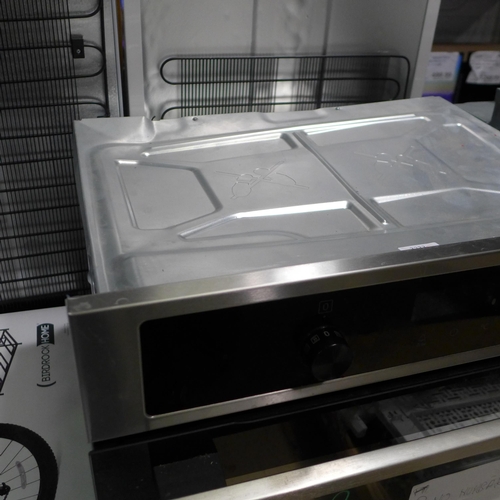 3043 - Zanussi single oven * This lot is subject to VAT (383-78)