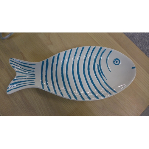 1389 - A ceramic fish plate L30cm (563304)