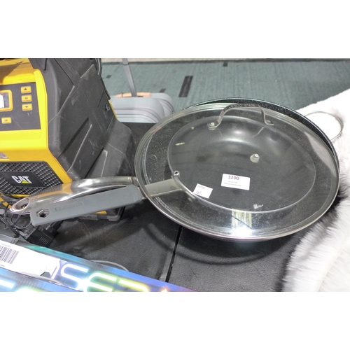 3200 - The Rock Wok (32cm) and Tramontina Fry Pan     (286-134,151) * This lot is subject to VAT