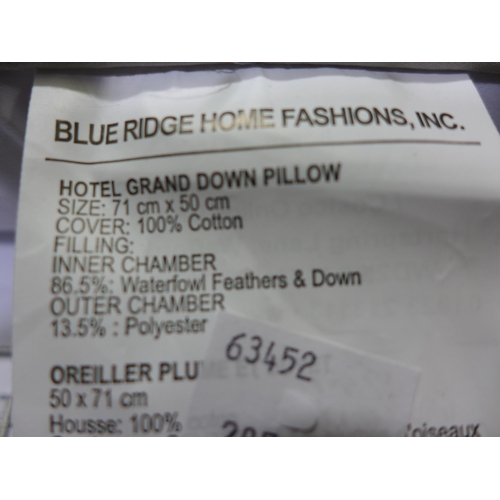 3210 - Four Hotel Grand Jumbo Pillows (286-122,123) * This lot is subject to VAT