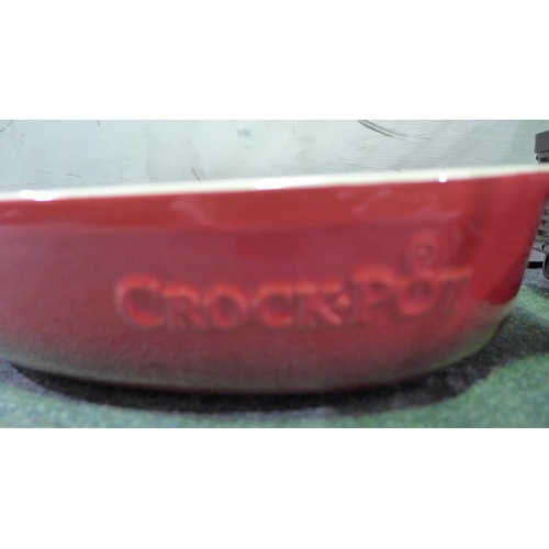 3245 - Red Crockpot Oven Dish and Mesa A-Frame 2 Tier Basket (286-17,19) * This lot is subject to VAT