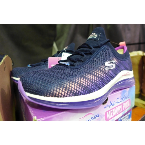 3325 - Pair of women's navy Ombre Skechers - UK size 4.5 * this lot is subject to VAT