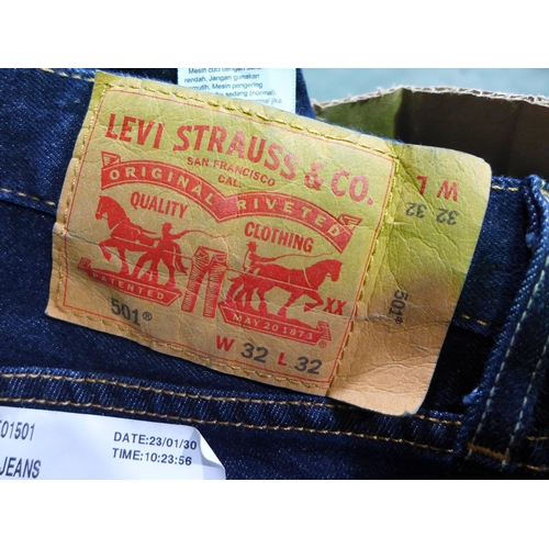 3326 - Assorted lot of men's branded jeans, including Levi and Armani - various sizes and styles * this lot... 