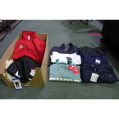 3327 - Assortment of men's branded sportswear - various sizes, styles, etc. * this lot is subject to VAT