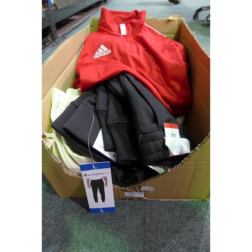 3327 - Assortment of men's branded sportswear - various sizes, styles, etc. * this lot is subject to VAT