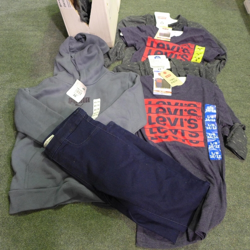 3345 - Mixed box of children's Levi and Puma clothing - various sizes, styles * this lot is subject to VAT